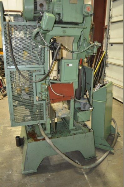 15 TON PERKINS No. 15-S, 1-1/2&quot; Str., 7.75&quot; S.H., 20&quot; x 10&quot; Bed, 100-300 SPM, 1981