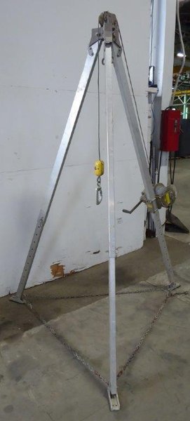 Winch/Tripod System, DBI/SALA Salalift L1850, 7&#039; Tripod, Winch
