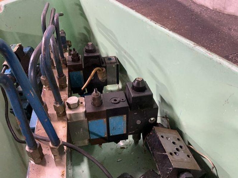 VICKERS MISC. HYDRAULIC AND PNEUMATIC COMPONENTS