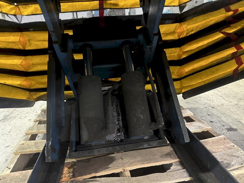 4500 LB SOUTHWORTH HYDRAULIC LIFT TABLE: STOCK #78042