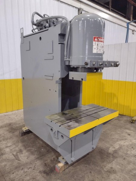 200 TON PACIFIC MODEL #200PF PRESSFORMER HYDRAULIC PRESS: STOCK #19202