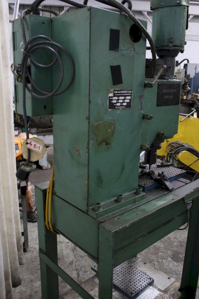 VSI AUTOMATION MODEL #TM-20 RIVIT SPINNERS: STOCK #76088