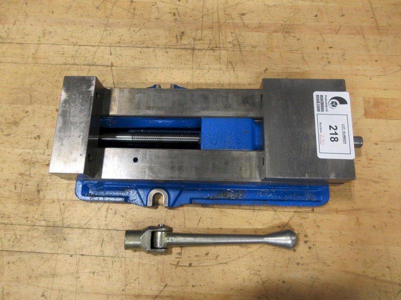 Kurt D688 6" AngLock CNC Milling Vise – w/ Handle- Auction Item