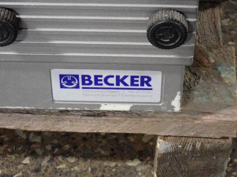 BECKER VACUUM PUMP  -  REICH VP140
