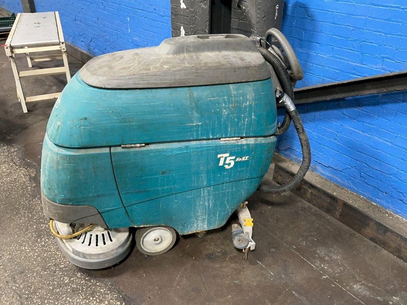 TENNANT WALK BEHIND FLOOR SCRUBBER  -  MODEL T5