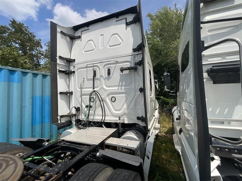 2021 Freightliner Cascadia 1FUJHHDR6MLMJ2151