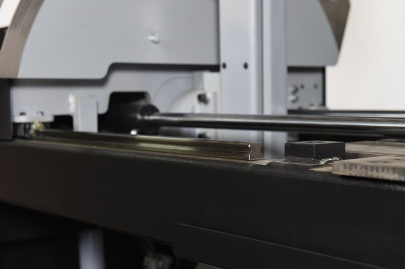 NEW - 22"H x 18"W HYD-MECH VW-18 VERTICAL TILT FRAME BAND SAW