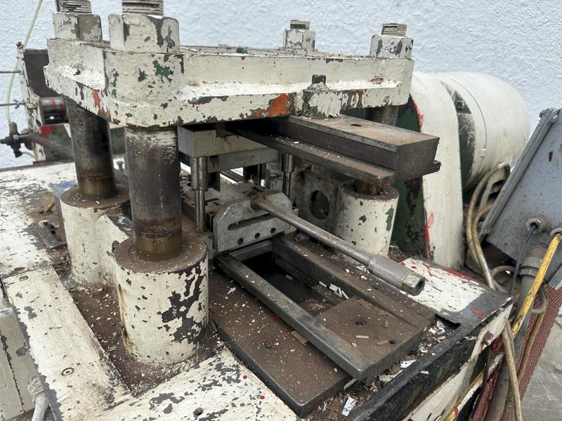 8 TON DALHSTROM 4 POST CUT OFF PRESS : STOCK #77958