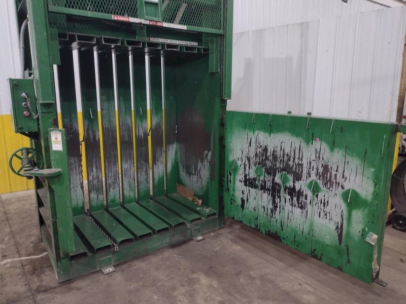 30" X 48" PTR MODEL #3400HD HYDRAULIC VERTICAL BALER: YOBRO #25712