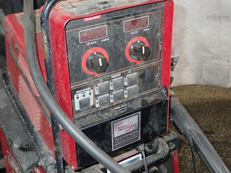 LINCOLN 350 AMP WELDER  -  POWER WAVE S350