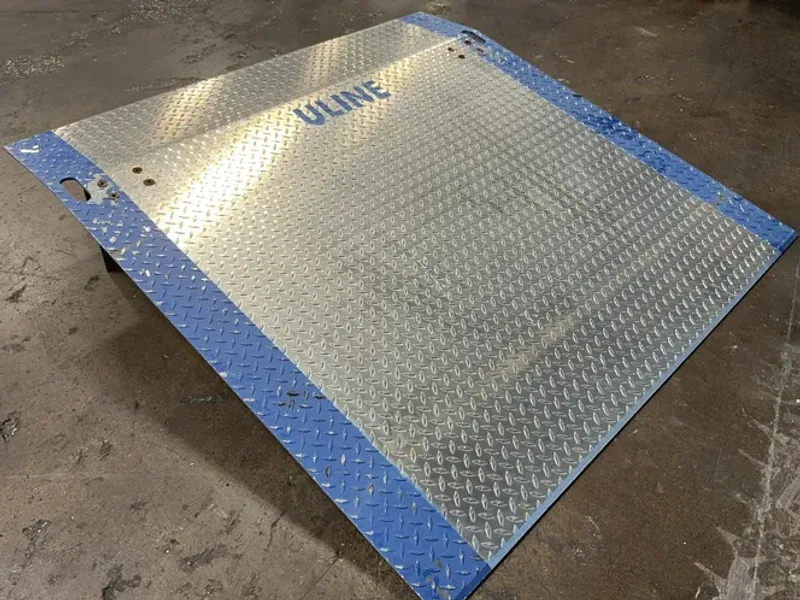 ULINE 60” X 60” DOCK PLATE