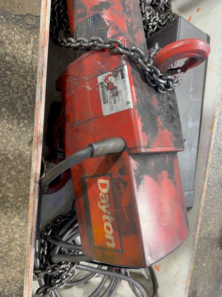 DAYTON 2 TON ELECTRIC HOIST   -  3YB77