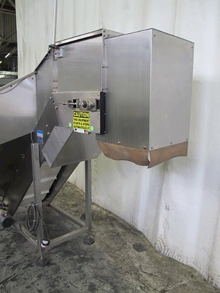 Pace Packaging Omni-Line M400LH S/S Descrambler with S/S Pace Packaging Elevator Conveyor