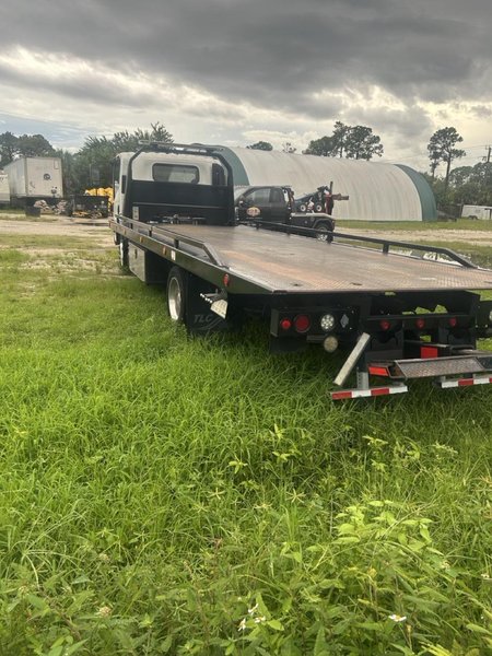 Isuzu NRR 19’ Rollback Tow Truck, 2023 – Diesel, Automatic 19,500 GVWR