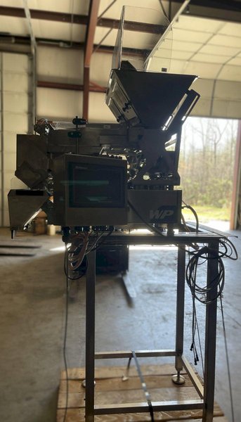 (B) WEIGHPACK Complete Set: Zippy Bagger R-L, Primolinear Scale V-5 2L/3P, Infeed Conveyor, Floor Hopper