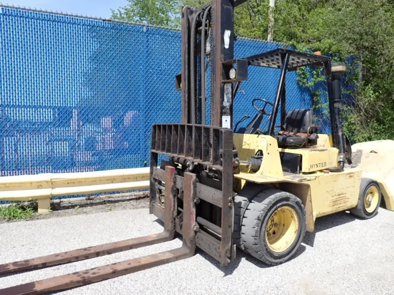 HYSTER 12000 LBS DIESEL FORKLIFT  -  H110XL