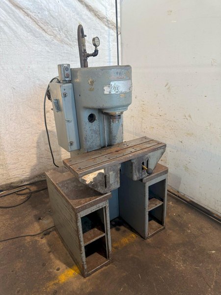 6 TON DENISON MULTIPRESS HYDRAULIC PRESS. STOCK # 1214025.
