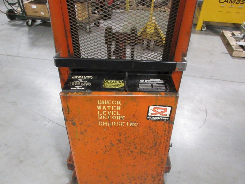 Economy CWF-56-26 Electric Straddle Pallet Stacker- Auction Item