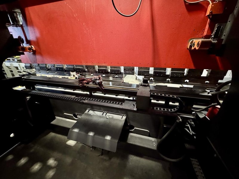 130 Ton 10′ Amada HDS 1303NT Hydraulic Press Brake, 2011 – Tooling Included