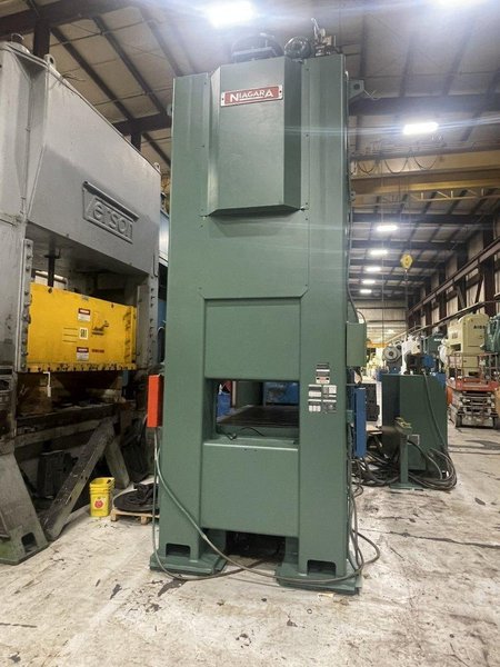 300-ton Niagara SE2-300-84-48 UH, 330 ton Straight Side Double Crank Mechanical Metal Stamping Press For Sale, Year 1992