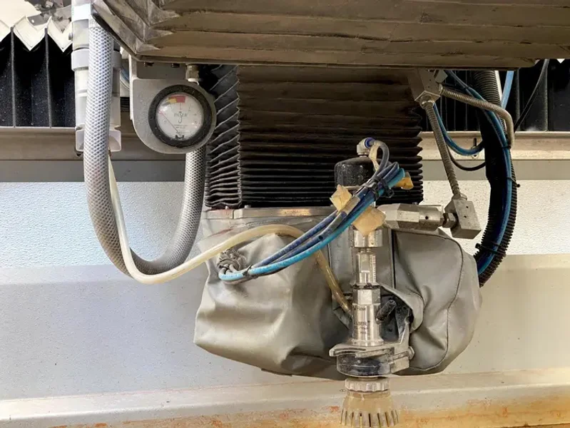 2005 FLOW IFB 4400 | Waterjet Cutters