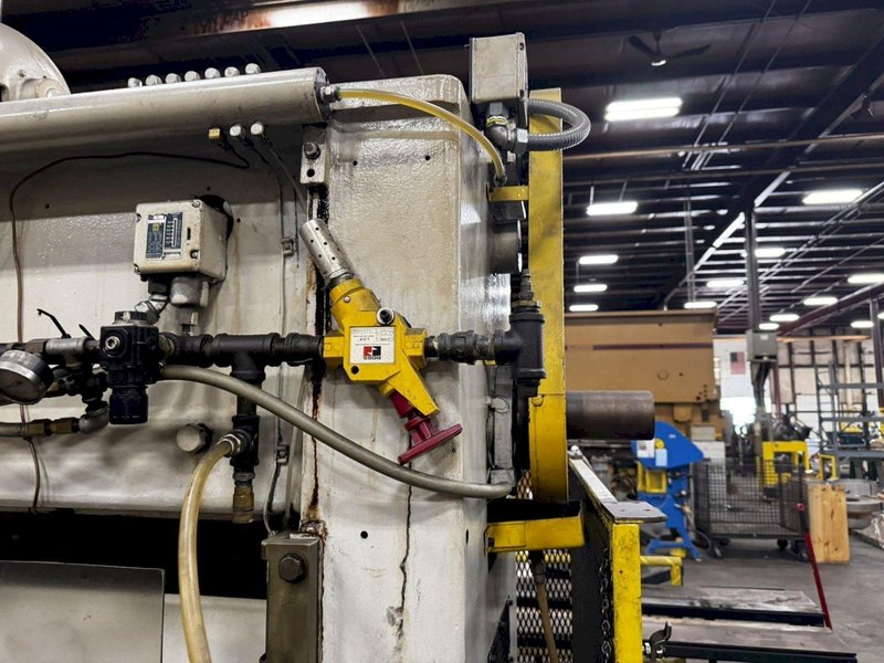 40 TON L&amp;J STRAIGHT SIDE PRESS. STOCK # 0882725