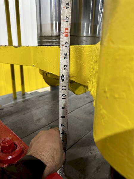 400 TON X 30' DRILCO TRAVELING HEAD HYDRAULIC STRAIGHTENING PRESS: STOCK #24953