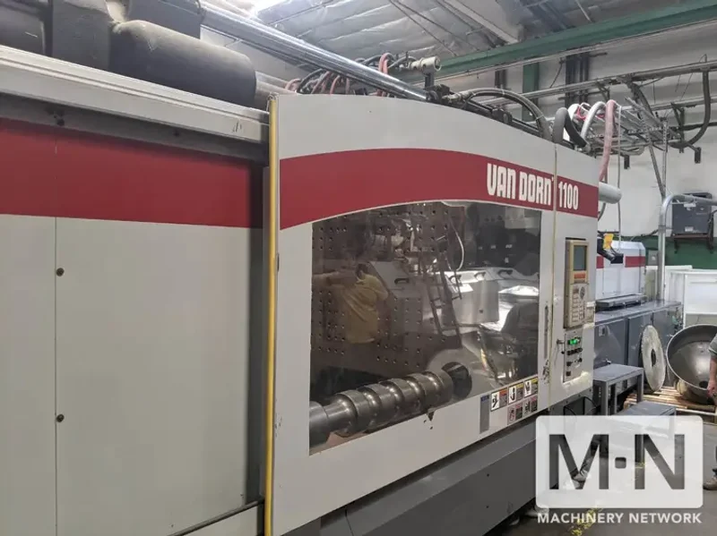 1100 TON 139 OZ VAN DORN MODEL 1100-6800 CALIBER INJECTION MOLDING MACHINE MFG 2001