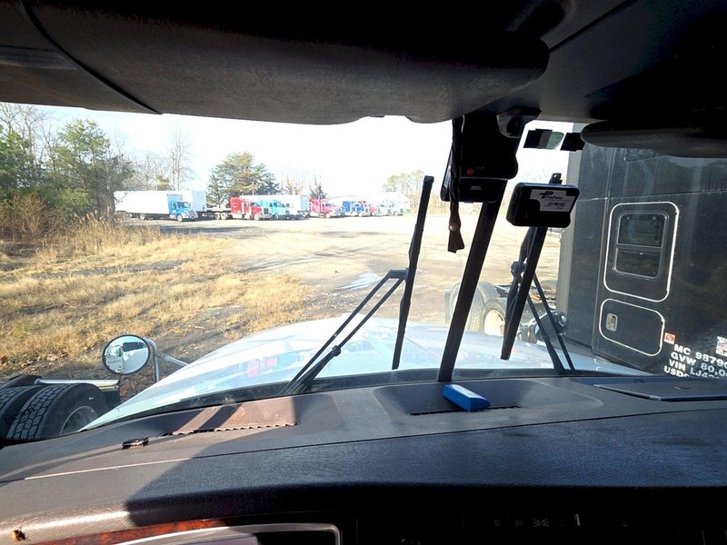 Kenworth T800 AeroCab Legacy Sleeper Truck, 2013 – Paccar Engine, Eaton Fuller Transmission