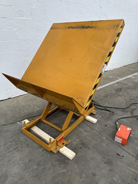 4000 LB PRESTO ECOA MODEL #CLTLT HYDRAULIC  TILTING LIFT TABLE: STOCK #78098
