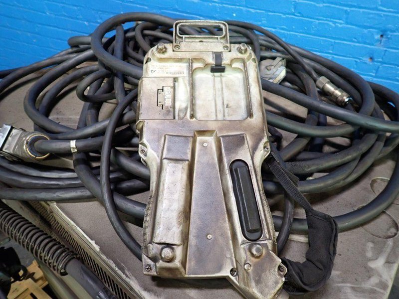 YASKAWA MOTOMAN ROBOT   -  MH6