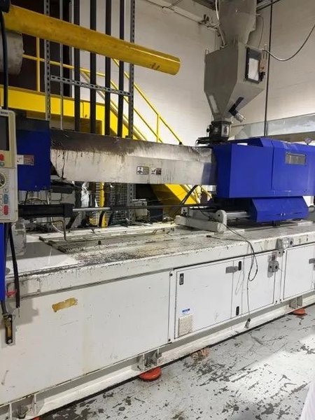 650 Ton 89.6 oz Shot Size Van Dorn 650HT-4300 Injection Molding Machine, 2006