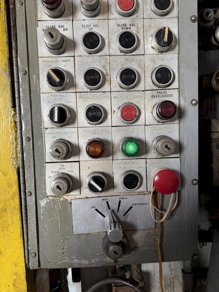 800 TON MINSTER E2-800-108-60 HEAVI-STAMPER STRAIGHT SIDE DOUBLE CRANK PRESS. STOCK #0430926