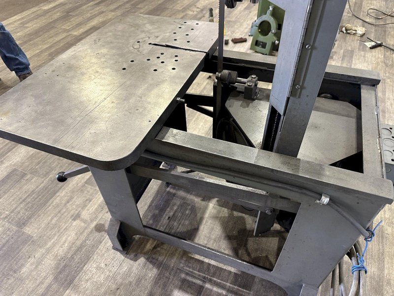 8-3/4" X 8-3/4" ROLLIN VERTICAL BANDSAW: STOCK #79645