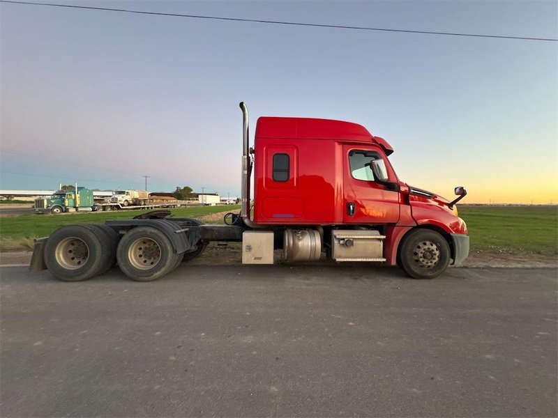 2020 Freightliner Cascadia 1FUJHHDV3LLLC1684