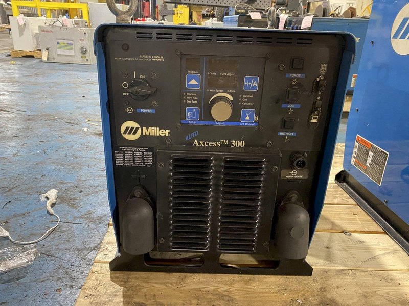 MILLER – AUTO-AXCESS 300 Welder USED