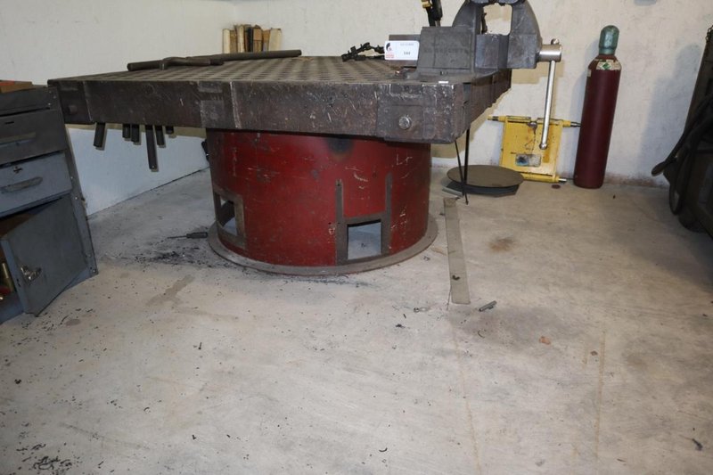 Acorn Welding Table with Craftsment 4.5&quot; Bench Vise, Clamps and Accessories- Auction Item