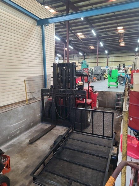 Clark CH250-8 Pneumatic Forklift (#4704)