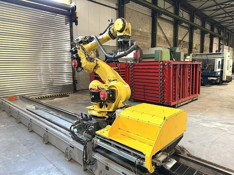 Fanuc Milling Robot X: 10 500 / Y: 3045 / Z: 3500 mm CNC