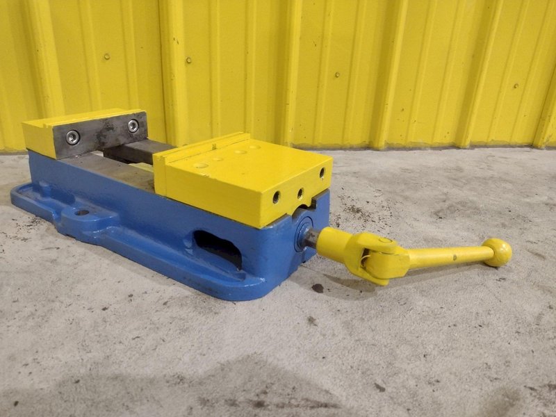 6&quot; KURT MODEL #D675 PRECISION MACHINE VISE W/ SWIVEL HANDLE: STOCK #23447