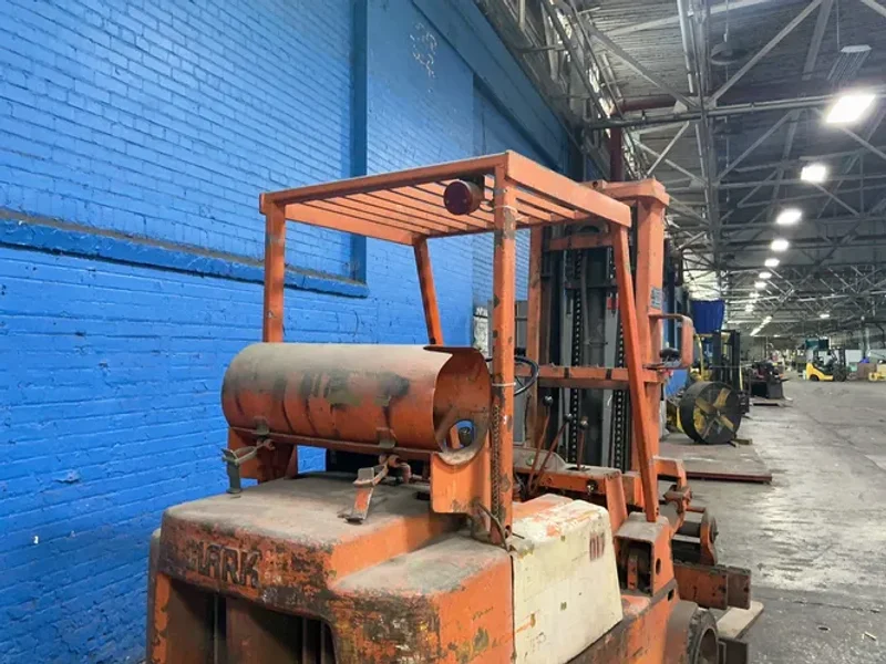 CLARK 6000 LBS PROPANE FORKLIFT  -  C500-60