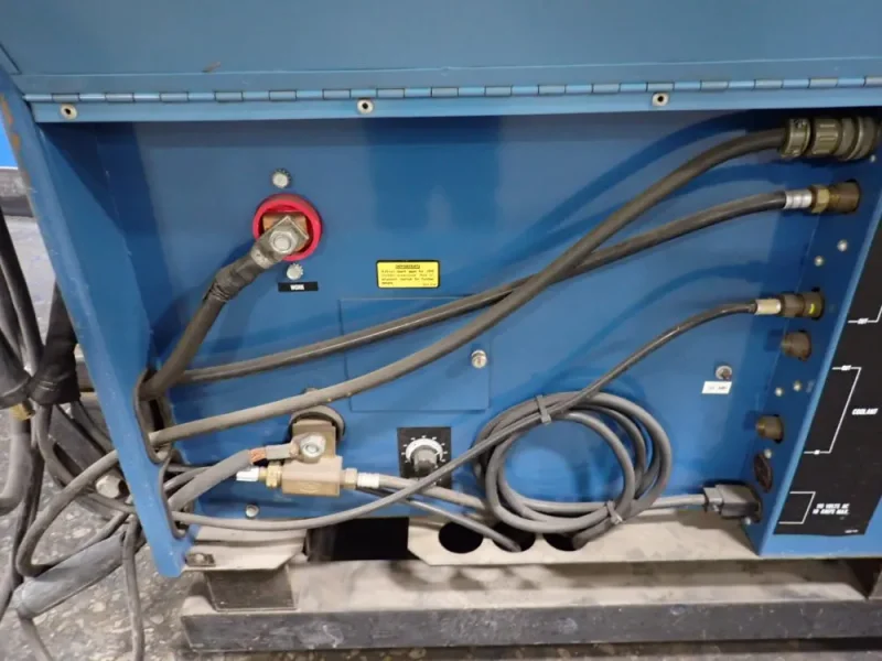 MILLER ELECTRIC MFG CO 300 AMPS WELDER  -  SYNCROWAVE 300