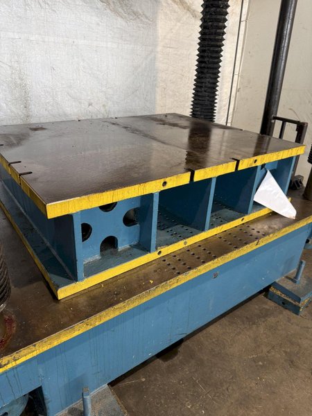 100 TON DAKE 18-255 HYDRAULIC 4 POST SPOTTING PRESS. STOCK # 0889925