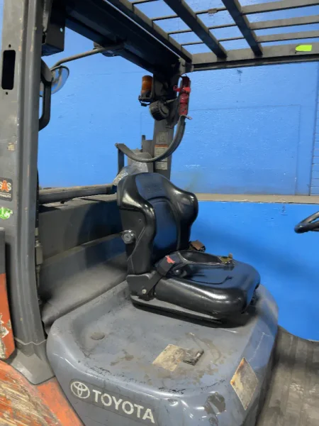 TOYOTA 7000 LBS PROPANE FORKLIFT  -  8FGC35U-BCS