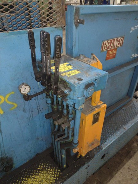 20,000 LBS BRANER HYDRAULIC COIL UPENDER WITH POWER FEED CONVEYOR: YOBRO #25238