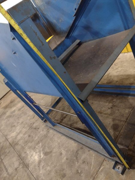 GRAVITY BIN / HOPPER DUMP OUT FEEDER STAND: YOBRO #25387