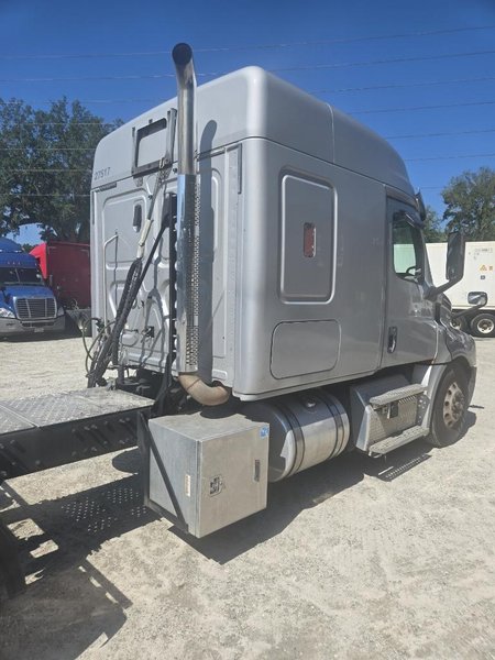 2019 FREIGHTLINER CASCADIA 126 KS7785