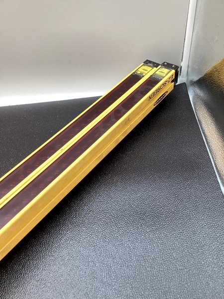 BANNER SLSCR30‑1500Q8 + SLSCE30‑1500Q8 Safety Light Curtain USED