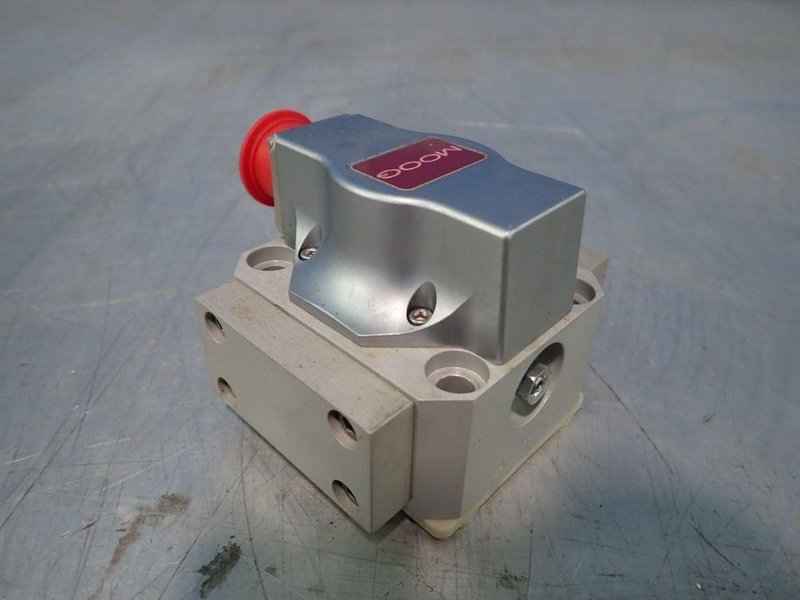 MOOG ELECTRO-HYDRAULIC SERVO VALVE   -  G761-3004