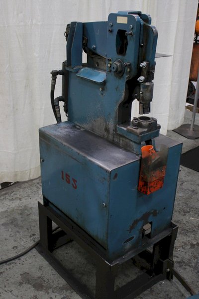 18 TON SCOTHMAN MODEL #207 HYDRAULIC IRONWORKER: STOCK #74989